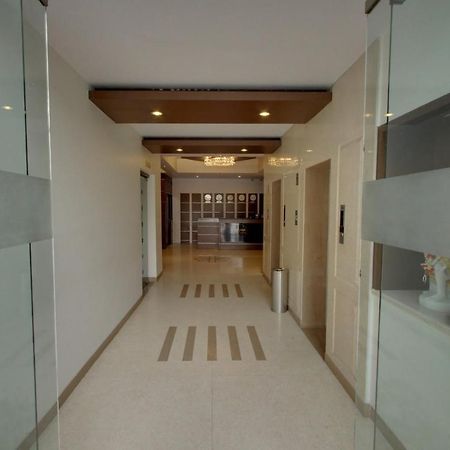Hotel Bluestone Ghaziabad Esterno foto
