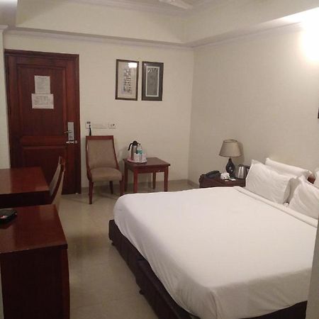 Hotel Bluestone Ghaziabad Esterno foto