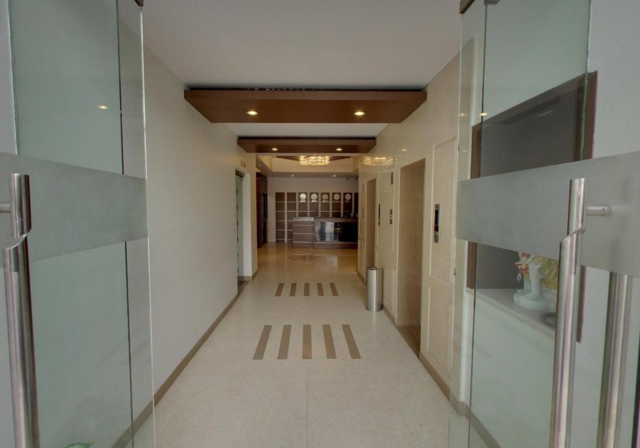 Hotel Bluestone Ghaziabad Esterno foto
