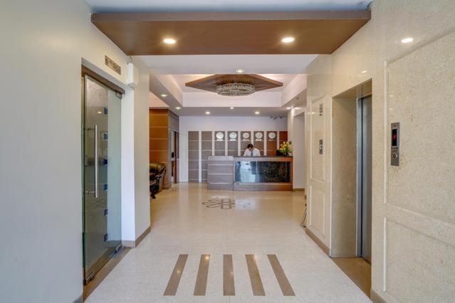 Hotel Bluestone Ghaziabad Esterno foto